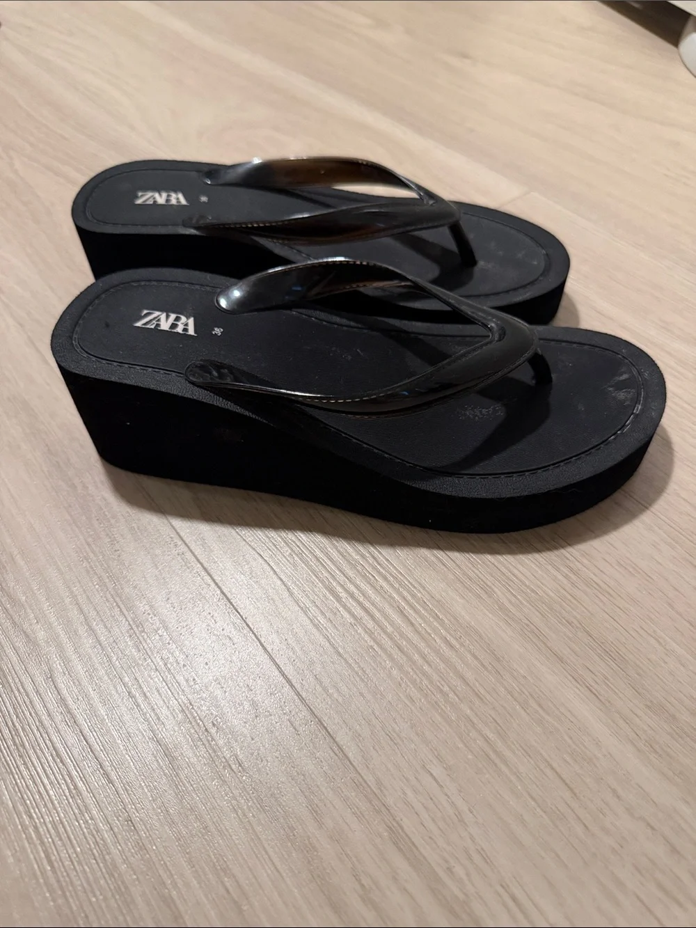 ZARA Black Platform Flip-Flop Sandals with Glossy Straps